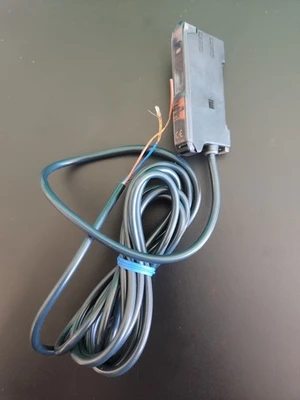 NEW Omron E3X-SD11