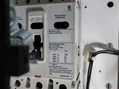 Used EATON SVX005A1-5A4N1 Switchgears British Columbia CA | Lenmark #240332