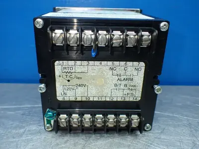 NEW OMEGA ENGINEERING 4001AKC