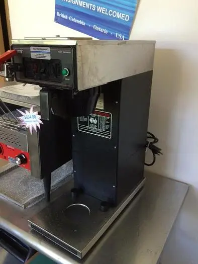 BUNN COFFEE MACHINE - PLUMB IN WITH HOT WATER SPIGOT