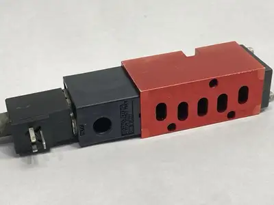 USED VERSA SOLENOID VALVE 4-WAY 110/120V