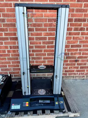 USED INSTRON 68TM-R / 5564 DUAL COLUMN TENSILE COMPRESSION TESTER