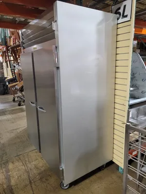Used Traulsen G20010 Two-Section Reach-In Refrigerator – 52", 115V, LED Display, Left/Right Hinge