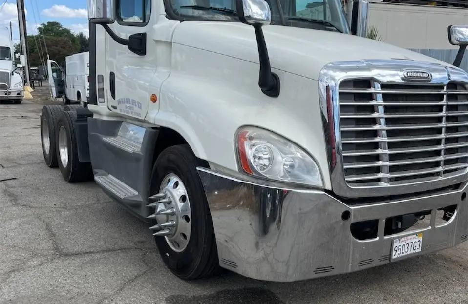 USED 2016 FREIGHTLINER CASCADIA