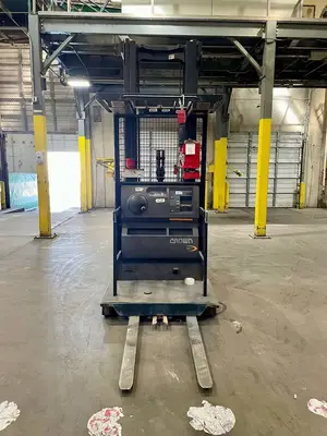 Used 2013 CROWN SP3520-30 Order Pickers Texas US | TB Forklifts #1274880