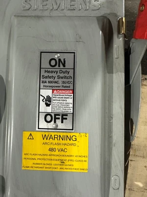 SIEMENS HF361J 30AMP FUSIBLE DISCONNECT W/FUS