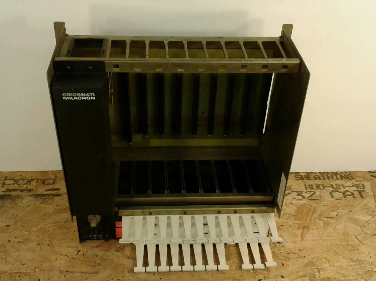 Cincinnati Milacron Slot Rack 3-424-1875A Used. 3F