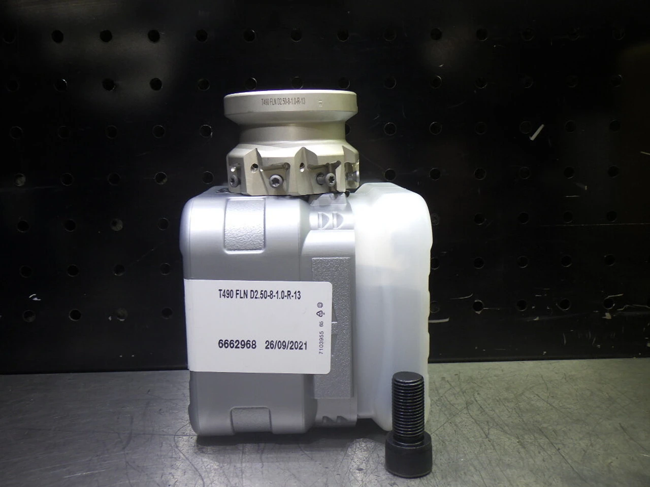 Iscar 2.5" Indexable Facemill 1" Arbor T490 FLN D2.50-8-1.0-R-13 (LOC2588B)
