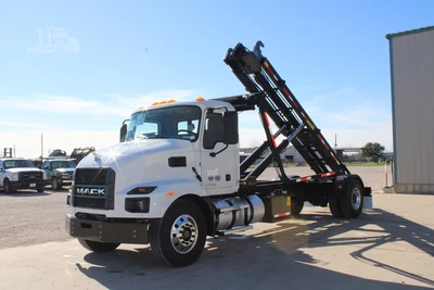 New | in-Stock 2027 MACK MD7 Rolloff Trucks Texas US | Roll Off Truck World #1491884
