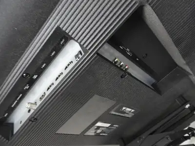 Used Hitachi Used Hitachi 43R80 43" 4K Ultra HD LCD TV with Wall Mount TVs Illinois US | Falcon Restaurant Supply #1375890