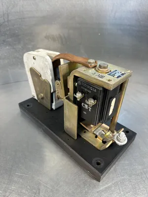 GE General Electric Y101A2 DC Contactor Relay 150 DC Amps 600V (4A-29)