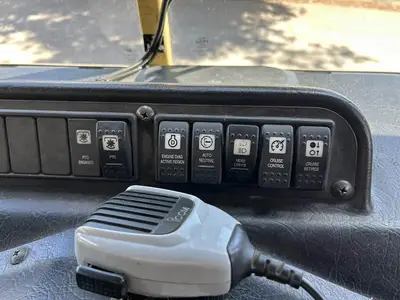 USED 2011 AUTOCAR XPEDITOR