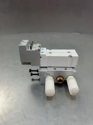 SMC SY5140-5DZ SOLENOID VALVE LOT OF 2 w/MANIFOLD. 6D-6