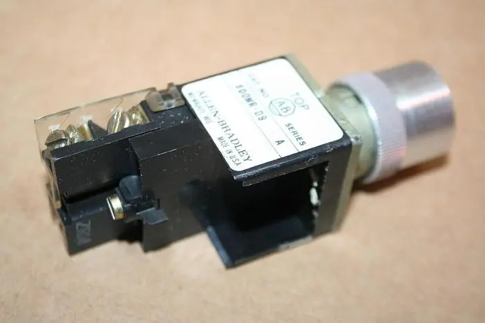 Used ALLEN BRADLEY 800MR-D9 GREEN Relays & Switches Michigan US | Ideal Machinery #572790
