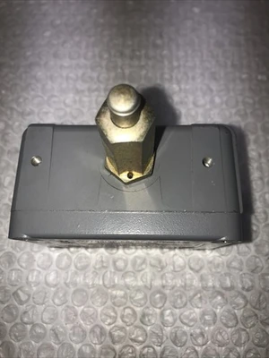**MICRO SWITCH PREOWNED  EXQ-8436 EXPLOSION PROOF SWITCH #