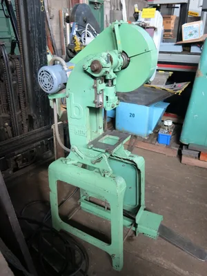 USED BENCHMASTER 152 PUNCH PRESS