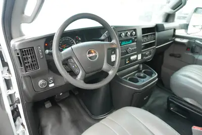 Used 2017 GMC SAVANA G3500 Box trucks Florida US | Truck and Van Outlet #1541709