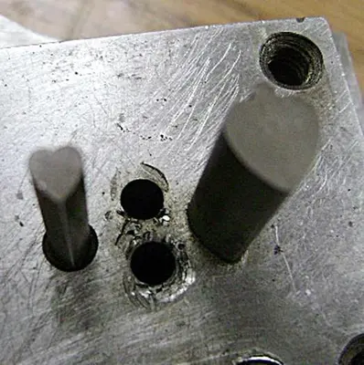 1632-390 Stamping Press Tool And Die To Make Heart With Cutout Heart