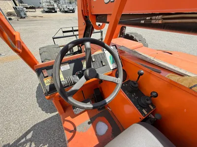 USED 2014 SKYTRAK 8042