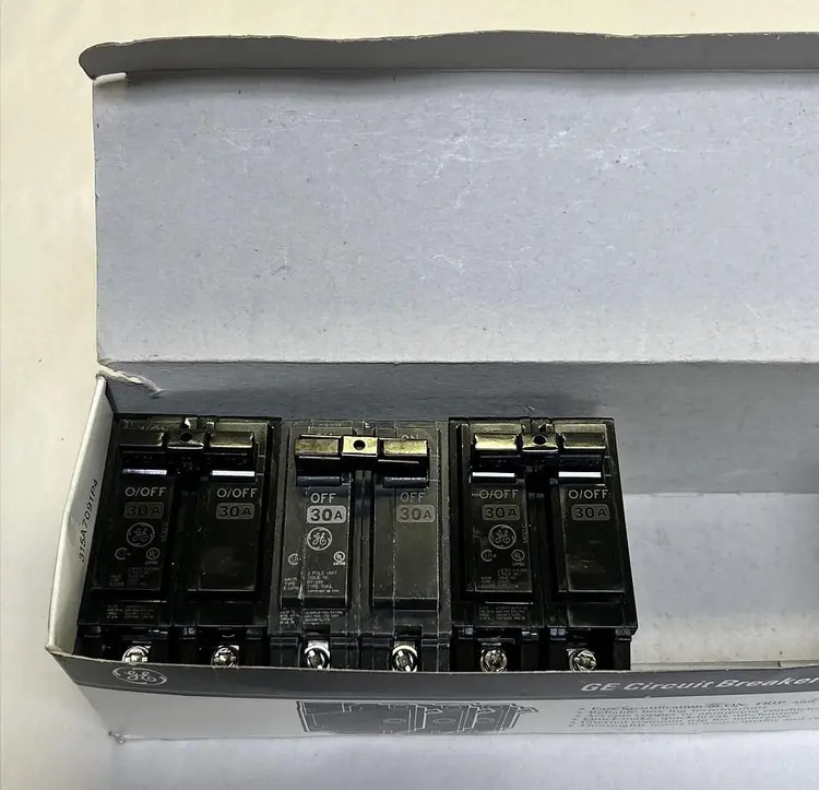 New | in-Stock GE THQL2130 Miscellaneous Equipment (Electrical & Power) | Surplus Asset Holdings #1200344