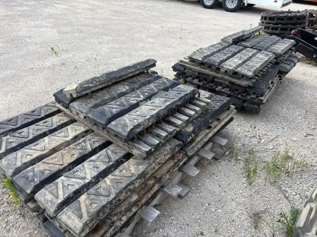 Used AIO 31" BOLT-ON RUBBER PADS Construction Equipment Parts North Carolina US | Southeastern Equipment Corp #1467801