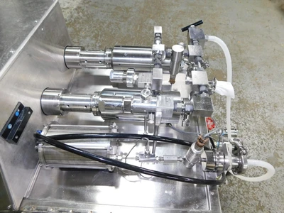USED BEE INTERNATIONAL DEE BEE 2000