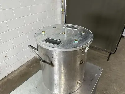 25-Gallon Holding Tank