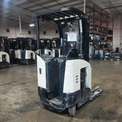 USED 2016 CROWN RR5725-45