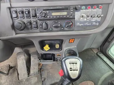 USED 2013 PETERBILT 365