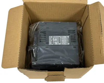 NEW TOSHIBA VFS15-2015PM-W1 TRANSISTOR INVERTER 3PH 200/240V 50/60HZ