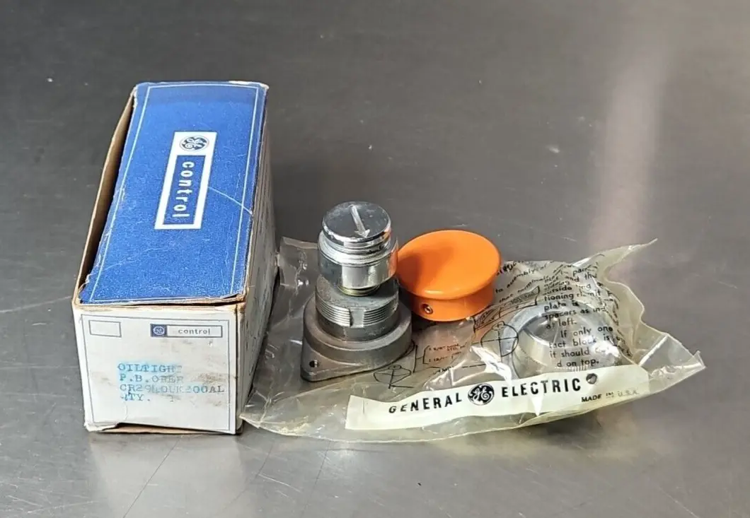 General Electric CR2940UK200AL orange push button. Loc4E20
