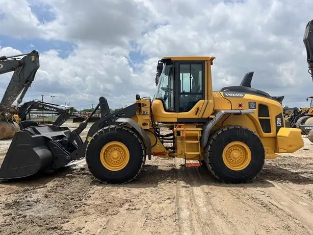 USED 2022 Volvo L70H