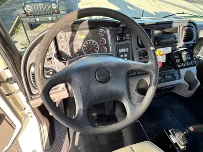 Used 2015 FREIGHTLINER M2 106 Tractors & Trailers Florida US | Truck and Van Outlet #1506283