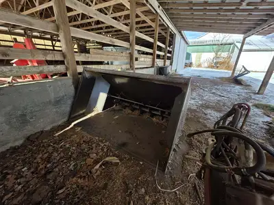 WOODCHUCK SHAVINGS SPREADER Buckets | Iron Listing (11)