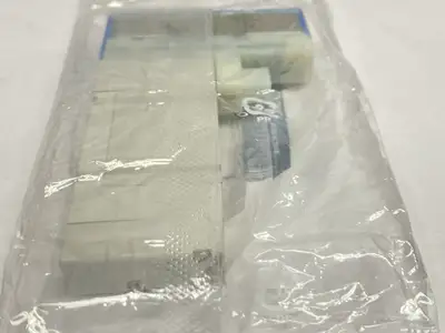 NEW SMC PNEUMATIC SOLENOID VALVE 5-PORT 24VDC