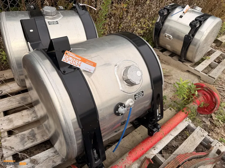 Used DTNA 60 GALLON FUEL TANK WITH STRAPS.  CAME OF WESTERN STAR Aluminum  Tanks Michigan US | Miedema Asset Management Group #1357535