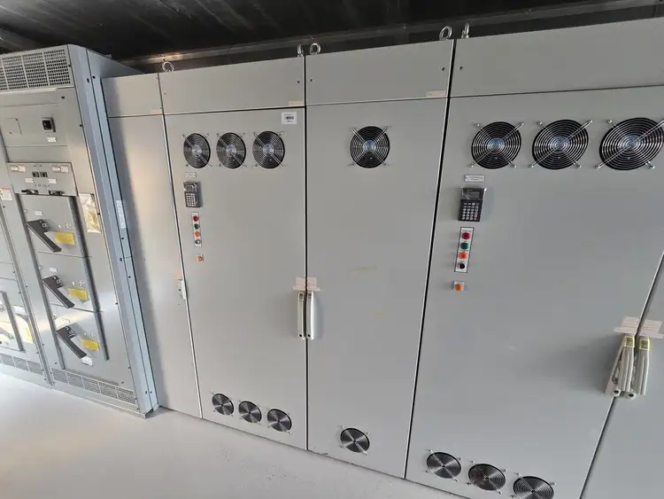 Used MITSUBISHI FR-A740-04810-NA Switchgears British Columbia CA | Lenmark #294477