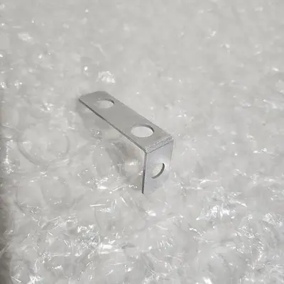 BRACKET SHROUD BOTTEM BACK SIDE LOAD LOCK M00001625