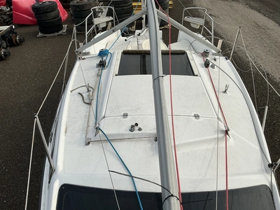 USED 1998 HUNTER TBD