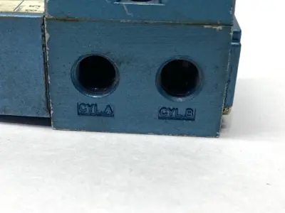 USED MAC VALVES PNEUMATIC SOLENOID VALVE 1/4" PORTS MISSING SCREW