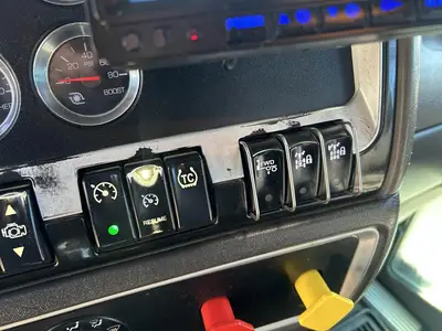 USED 2015 KENWORTH T800