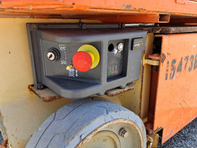 USED 2015 JLG 1230ES