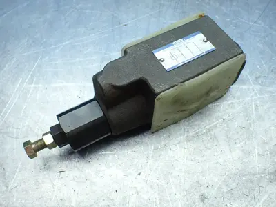 4pcs Pneumatic/hydraulic Lot. Mac, Yuken, Norgren