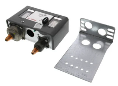Johnson Controls P170MA-1C Dual Pressure Control w/ Manual Reset, LS 20-100 psi [New]
