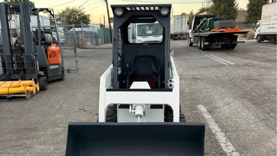 USED 2000 Bobcat 443