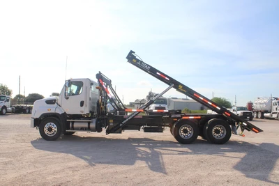 New | in-Stock 2027 FREIGHTLINER 114SD PLUS Rolloff Trucks Texas US | Roll Off Truck World #1507657