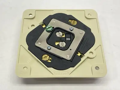 USED HUBBELL HBL 4-PLEX RECEPTACLE IVORY 2-POLE 15A 125V