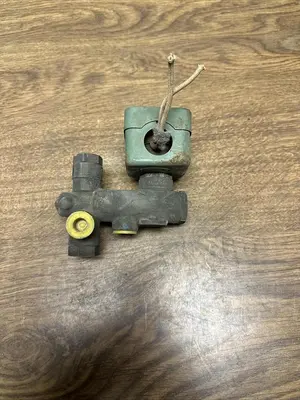 New | in-Stock ASCO 8300C61U Solenoid Valves | Surplus Asset Holdings #1217480