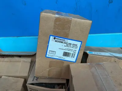Used UNIVERSAL TECHNOLOGIES, OSRAM, PHILLIP ADVANCE _UNKNOWN_ Light Source Equipment Ohio US | HGR 24 #1291864