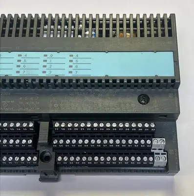 USED SIEMENS 200B-8DI/8RO-AC